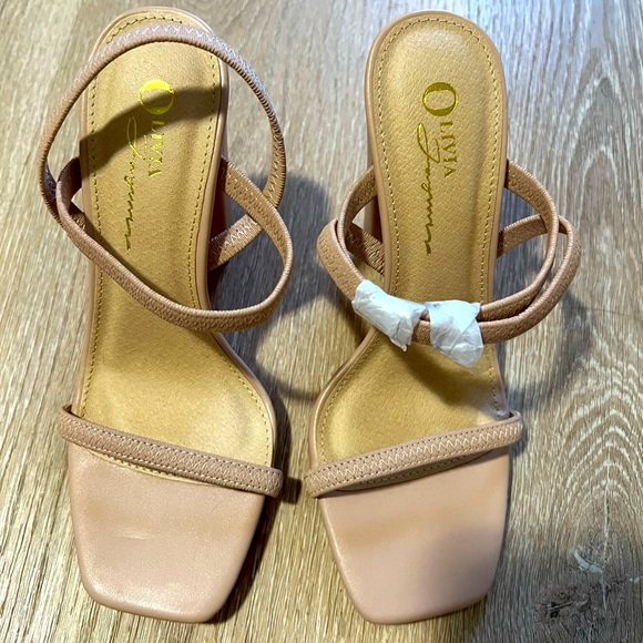 Tan heels - Picture 1 of 2